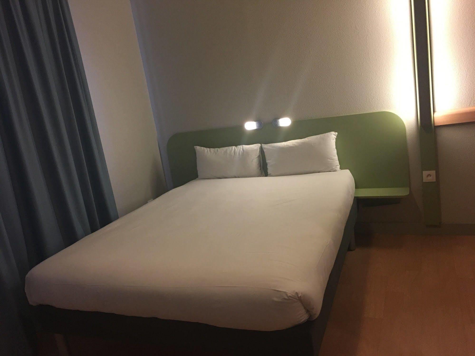 Ibis Budget Bobigny Pantin Esterno foto
